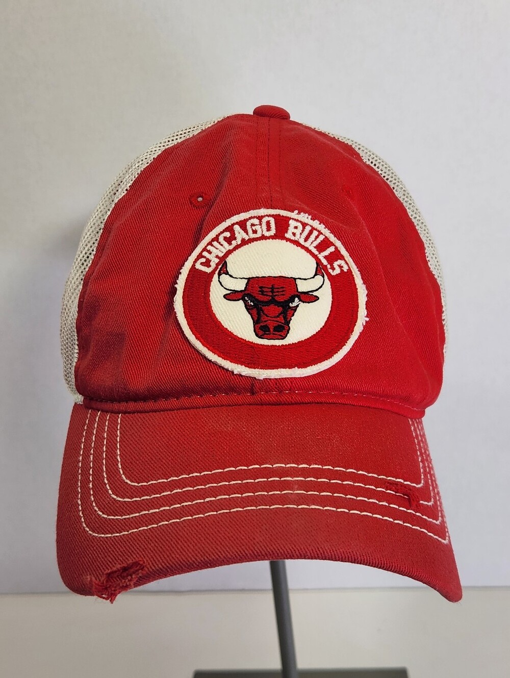 Adidas Men's Snapback One Size Red White Chicago Bulls Mesh Back Basketball Hat